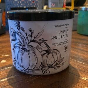 Bath & Body Works Pumpkin Spice Latte 3-wick Candle